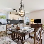 Haus Kellenburg 아파트 *